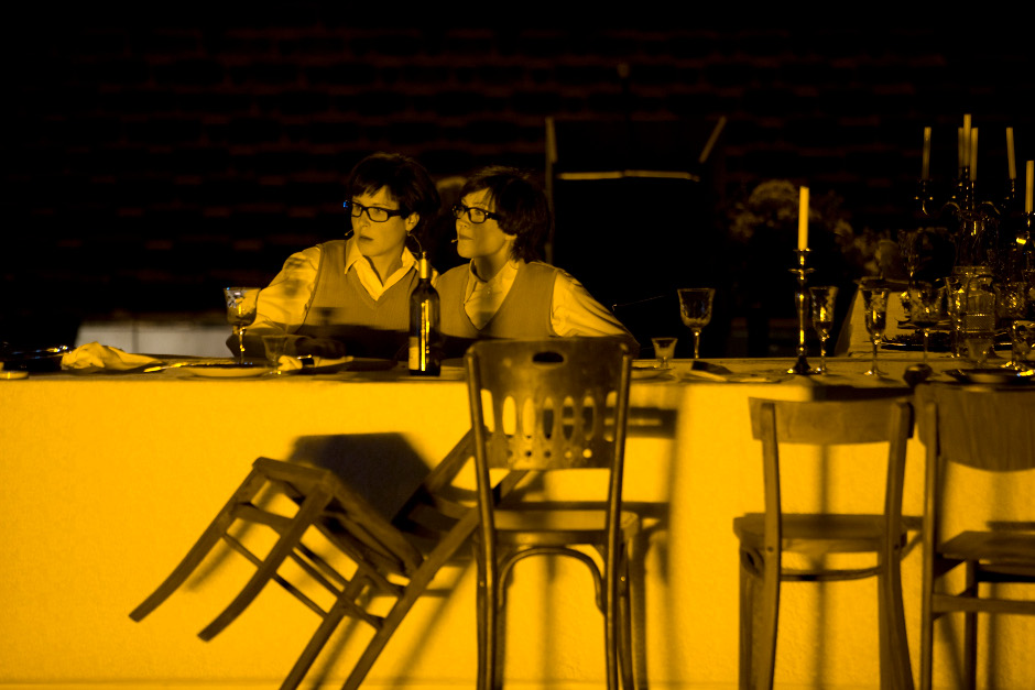 Nationaltheater Weimar   Premiere 05.09.2008
PNIMA...INS INNERE
von Chaya Czernowin
Musik. Leitung: Johannes Harneit
Inszenierung: Karsten Wiegand
Bühne: Bärbi Hohmann
Kostüme: Andrea Fisser