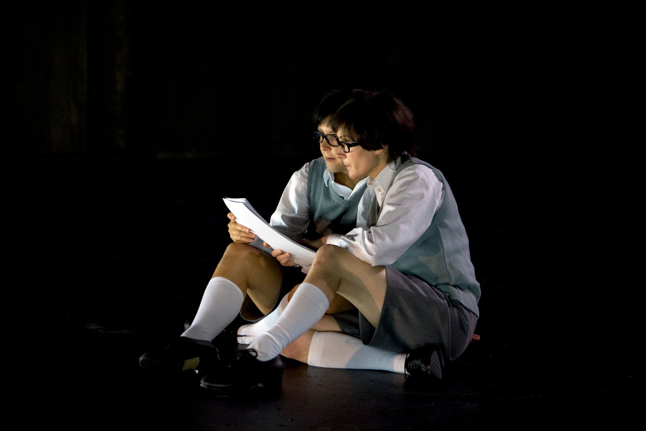 Nationaltheater Weimar   Premiere 05.09.2008
PNIMA...INS INNERE
von Chaya Czernowin
Musik. Leitung: Johannes Harneit
Inszenierung: Karsten Wiegand
Bühne: Bärbi Hohmann
Kostüme: Andrea Fisser